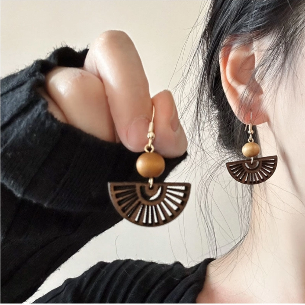 New Chinese style wooden fan earrings, female niche design, Chinese style earrings, personalized tassel ear clips, no ear holes, earrings