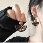 New Chinese style wooden fan earrings, female niche design, Chinese style earrings, personalized tassel ear clips, no ear holes, earrings