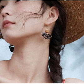 New Chinese style wooden fan earrings, female niche design, Chinese style earrings, personalized tassel ear clips, no ear holes, earrings